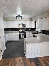 642 Echo Bend Blvd in Greenwood, IN - Foto de edificio - Building Photo