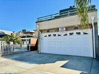 4915 River Ave in Newport Beach, CA - Foto de edificio - Building Photo