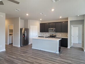 112 Capella Wy in Hutto, TX - Building Photo - Building Photo