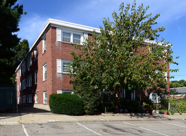 4 Highland St in Pawtucket, RI - Foto de edificio - Building Photo