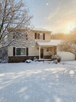 9092 Posey Dr in Whitmore Lake, MI - Building Photo