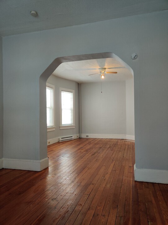 915 W Elm St, Unit Apt 1 in Scranton, PA - Building Photo