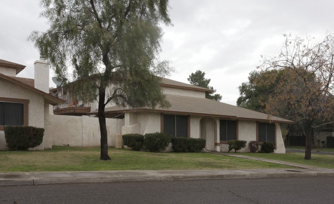 3302 W Loma Ln in Phoenix, AZ - Building Photo - Building Photo