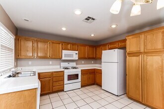 8110 Sundown Vista Ave in Las Vegas, NV - Foto de edificio - Building Photo