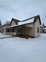 310 South St in Shirley, IN - Building Photo