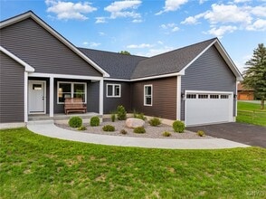 6251 Meadow Dr in Rome, NY - Foto de edificio - Building Photo