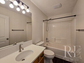 2537 SW Siskin Cir in Port Orchard, WA - Building Photo - Building Photo