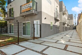 1034 N Oxford in Los Angeles, CA - Building Photo - Building Photo