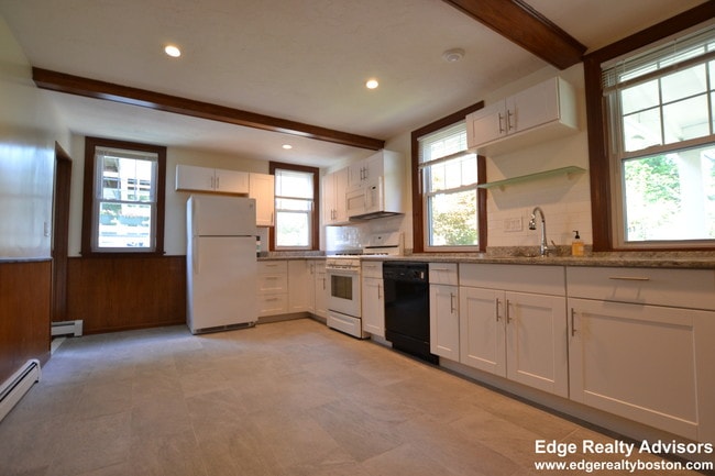 43 Newcastle Rd, Unit 2 in Boston, MA - Foto de edificio - Building Photo