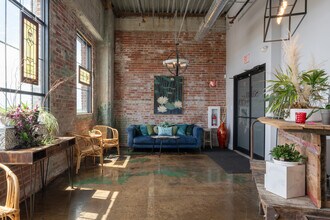 166 Chandler St in Buffalo, NY - Building Photo - Interior Photo