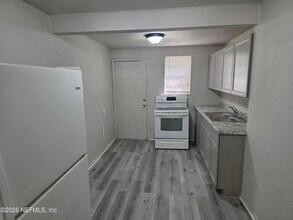 5022 Kingsbury St in Jacksonville, FL - Building Photo - Building Photo