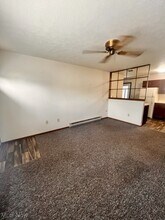 1172 S Lincoln Ave, Unit B in Salem, OH - Building Photo - Building Photo
