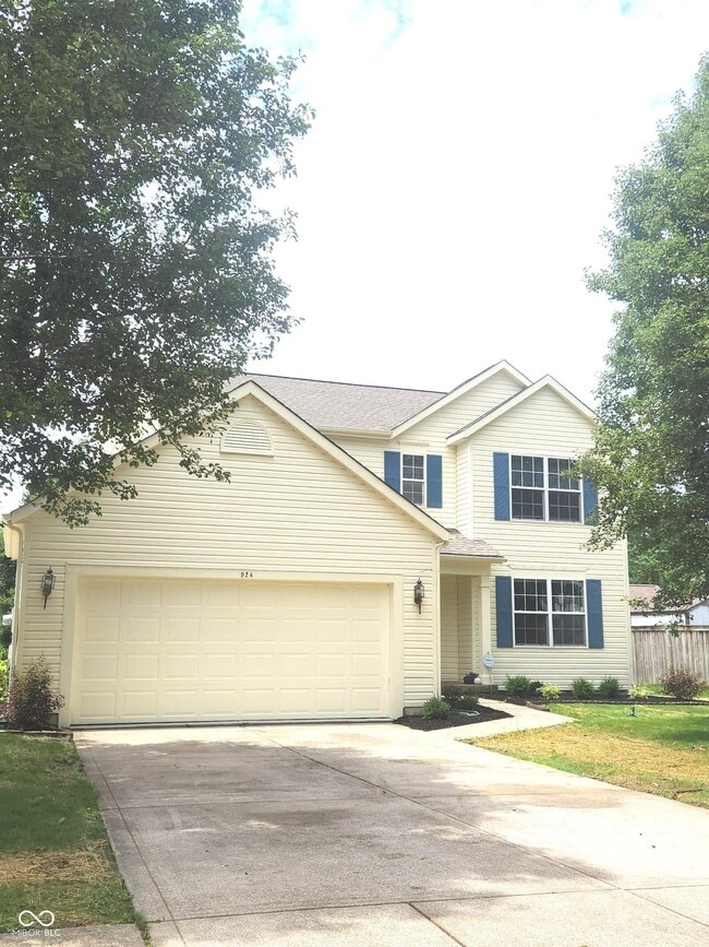 924 Thornwood Dr in Greenwood, IN - Building Photo - Building Photo