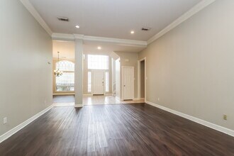 5623 Evergreen Valley Dr in Houston, TX - Building Photo - Building Photo