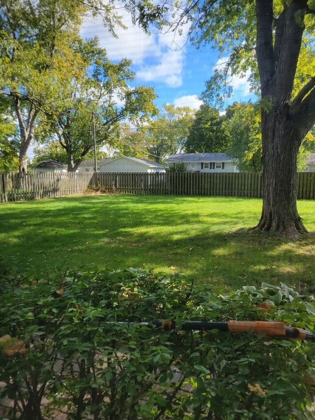 512 N 5th St in Saint Joseph, IL - Building Photo - Building Photo