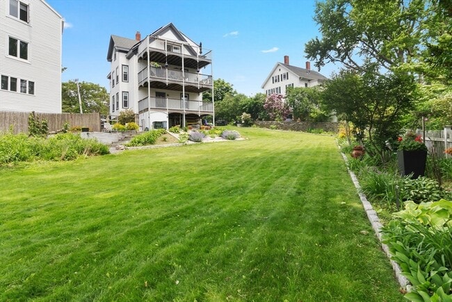 17 Lothrop St in Beverly, MA - Building Photo - Building Photo