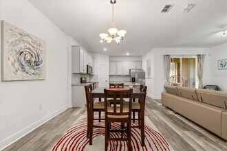 2433 Firstlight Wy in Winter Park, FL - Foto de edificio - Building Photo