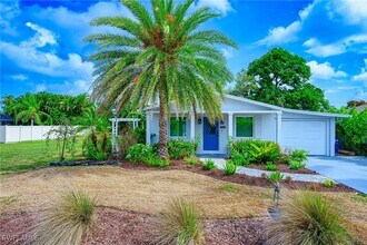 757-101 101st Ave N in Naples, FL - Building Photo - Building Photo
