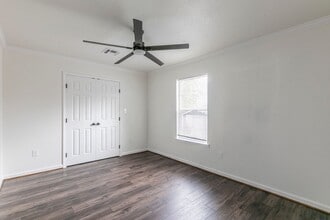 2208 Gurley Ave in Waco, TX - Building Photo - Building Photo