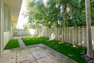 1655 NE 115th St in Miami, FL - Building Photo - Building Photo