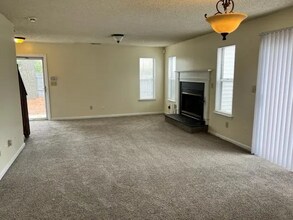 702 Gemstone Ln, Unit Gemstone in Virginia Beach, VA - Building Photo - Building Photo