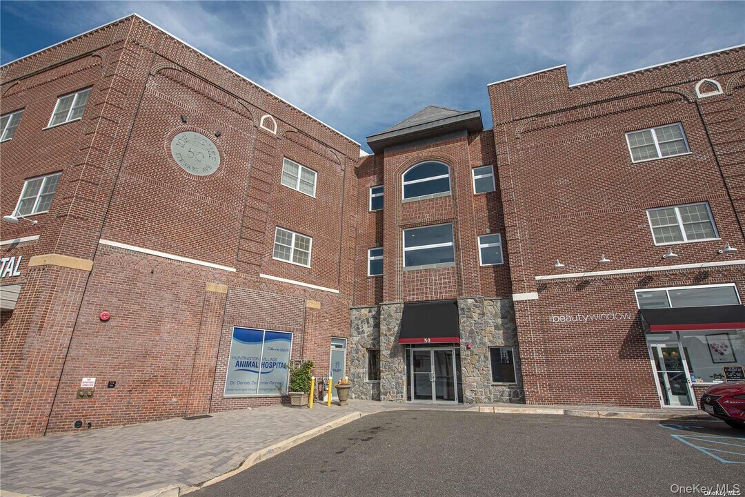 50 Stewart Ave in Huntington, NY - Building Photo