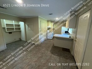 6521 Lyndon B Johnson Dr in Jackson, MS - Building Photo - Building Photo