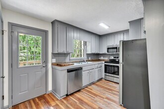 5902 Cumming Hwy in Canton, GA - Building Photo - Building Photo