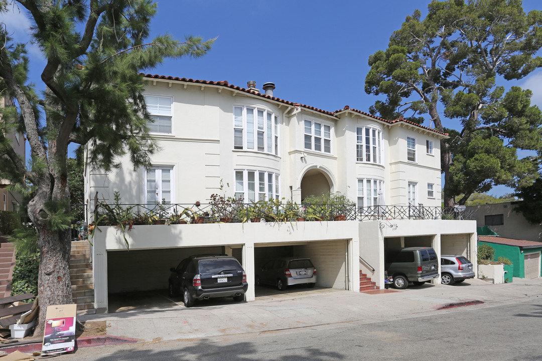 11027-11037 Strathmore Dr in Los Angeles, CA - Building Photo