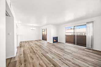 Alcott Apartments in Los Angeles, CA - Foto de edificio - Building Photo