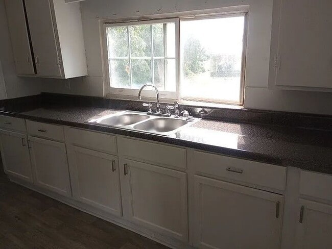 98 Camp Cir in Laurens, SC - Building Photo - Building Photo