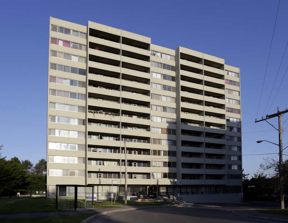 River Park Terrace in Ottawa, ON - Building Photo