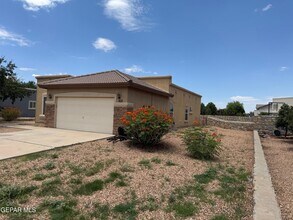 613 Valley Plum Ave in El Paso, TX - Building Photo - Building Photo