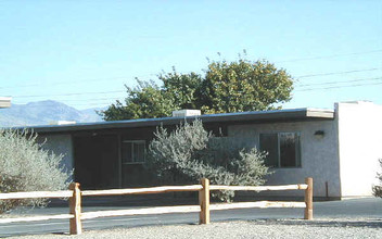 Palo Verde Plaza Apartments in Tucson, AZ - Building Photo - Building Photo