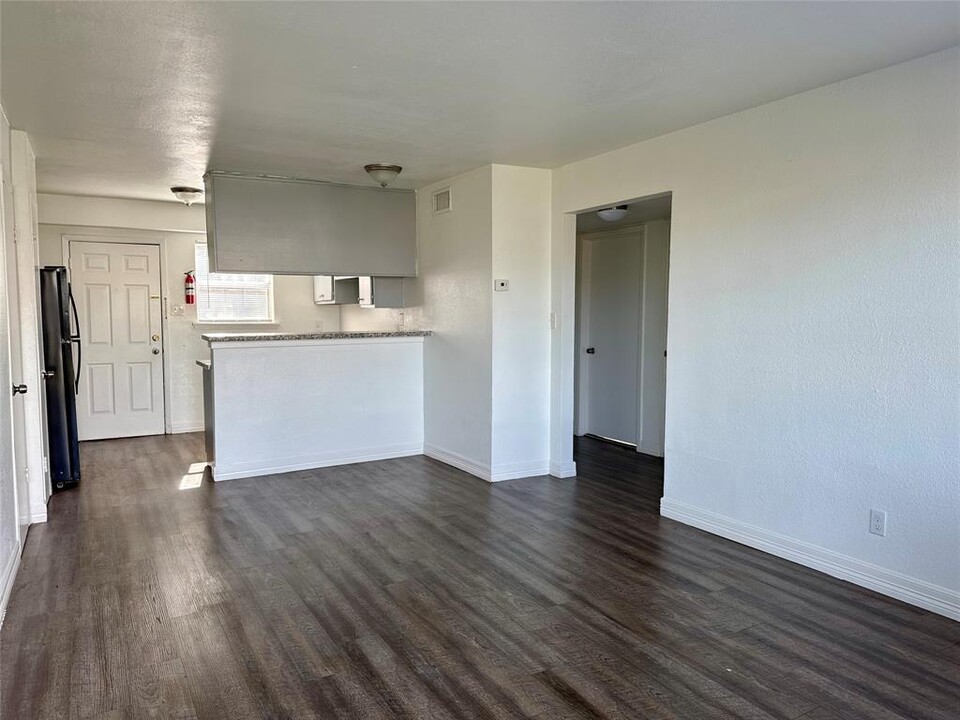 5654 Market St in Houston, TX - Building Photo