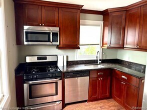 671 Wordsworth St in Ferndale, MI - Building Photo - Building Photo