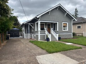 925 SW Walnut St in Albany, OR - Building Photo