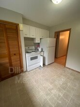 927 Ellesmere Ave in Peterborough, ON - Building Photo - Building Photo