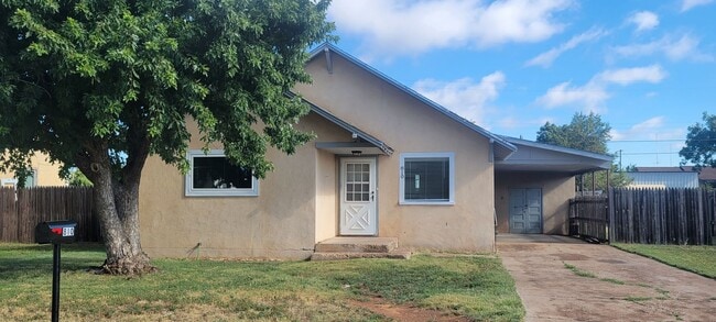 property at 810 W Plaza Dr
