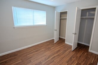 954 Michael Dr in Pasadena, TX - Foto de edificio - Building Photo