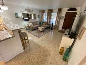 286 S Orlando Ave in Cocoa Beach, FL - Building Photo - Building Photo