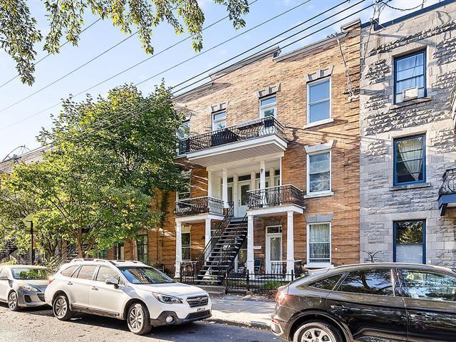 330-340 Du Square-Sir-George-Étienne-Cartier Rue in Montréal, QC - Building Photo