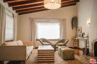 6101 S Mansfield Ave in Los Angeles, CA - Building Photo - Building Photo