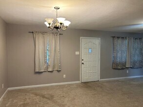 1013 Red Oak St in Azle, TX - Foto de edificio - Building Photo