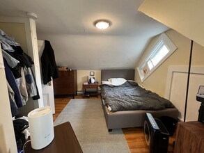 22 Whyte St, Unit Top Floor in Medford, MA - Building Photo - Building Photo
