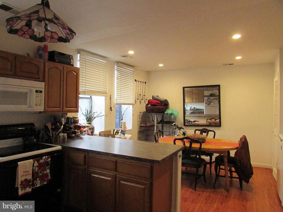 403 Catharine St-Unit -1 in Philadelphia, PA - Building Photo