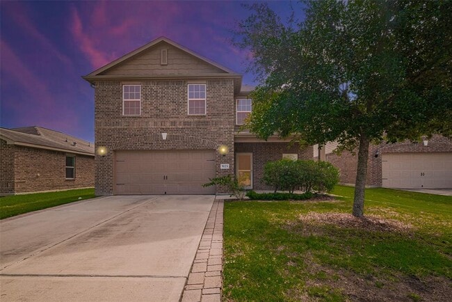 property at 5123 Oak Briar Ln