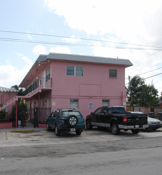 2417 N 19th Ave in Hollywood, FL - Building Photo - Building Photo