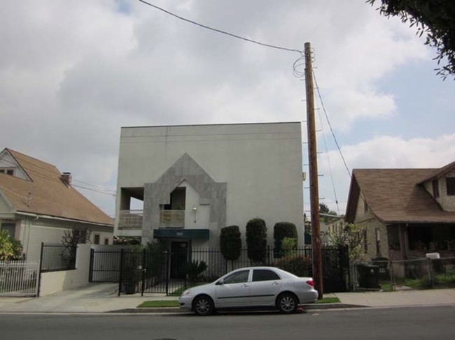 1120 S Irolo St in Los Angeles, CA - Building Photo - Building Photo