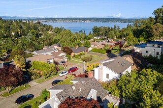 5051 Harold Pl NE in Seattle, WA - Building Photo - Building Photo
